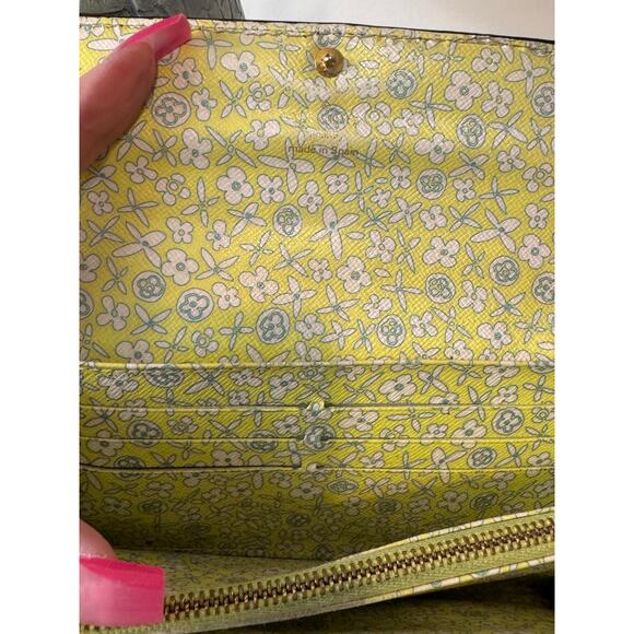 Special edition Louis Vuitton Sara wallet.  Has been repaired. - Picture 12 of 15